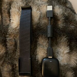 Whoop 4.0 Wireless Black Wearable Charger & black band